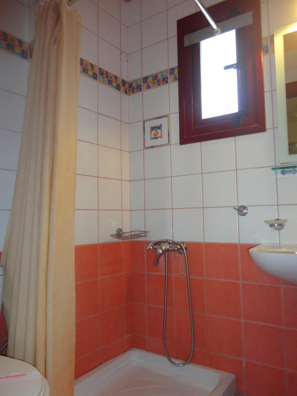 Lirio Guest House Makrakómi エクステリア 写真