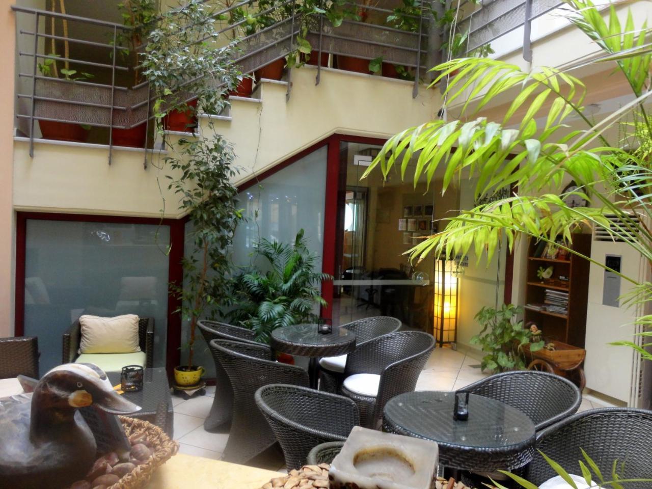 Lirio Guest House Makrakómi エクステリア 写真