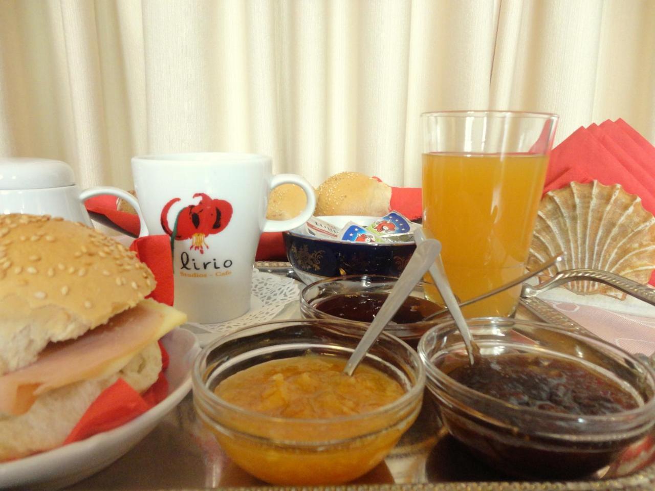Lirio Guest House Makrakómi エクステリア 写真