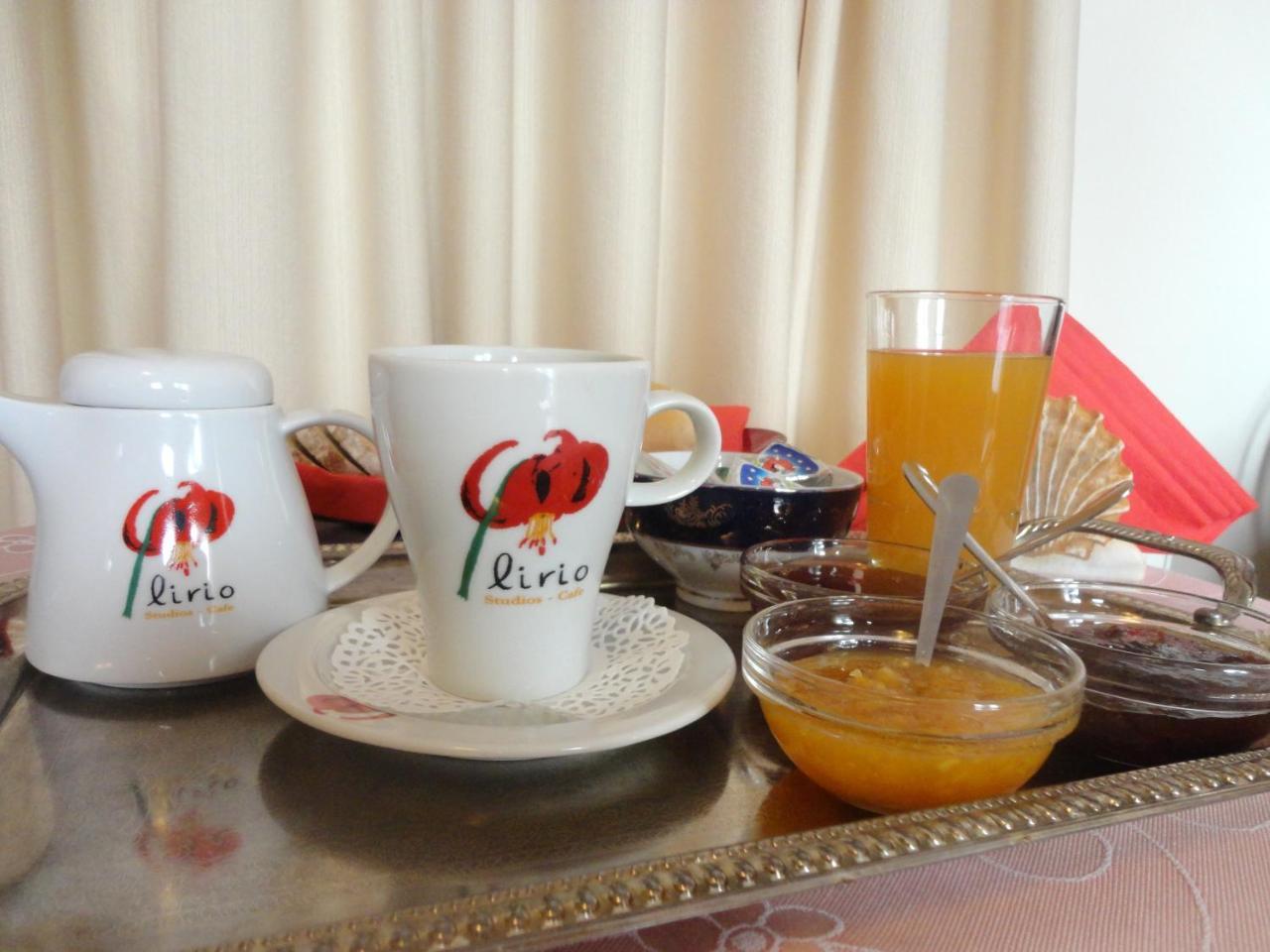 Lirio Guest House Makrakómi エクステリア 写真