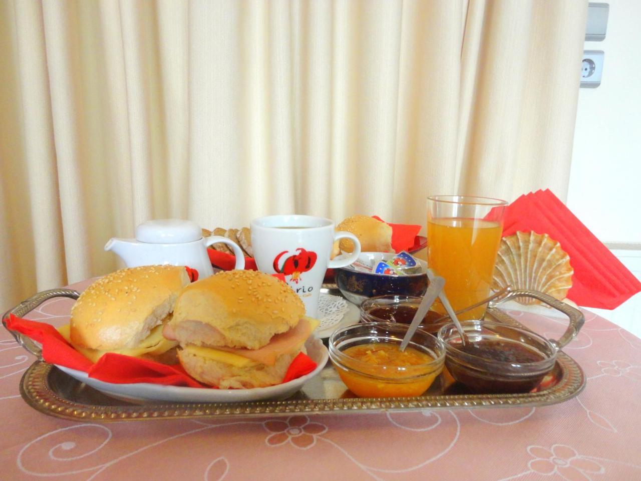 Lirio Guest House Makrakómi エクステリア 写真