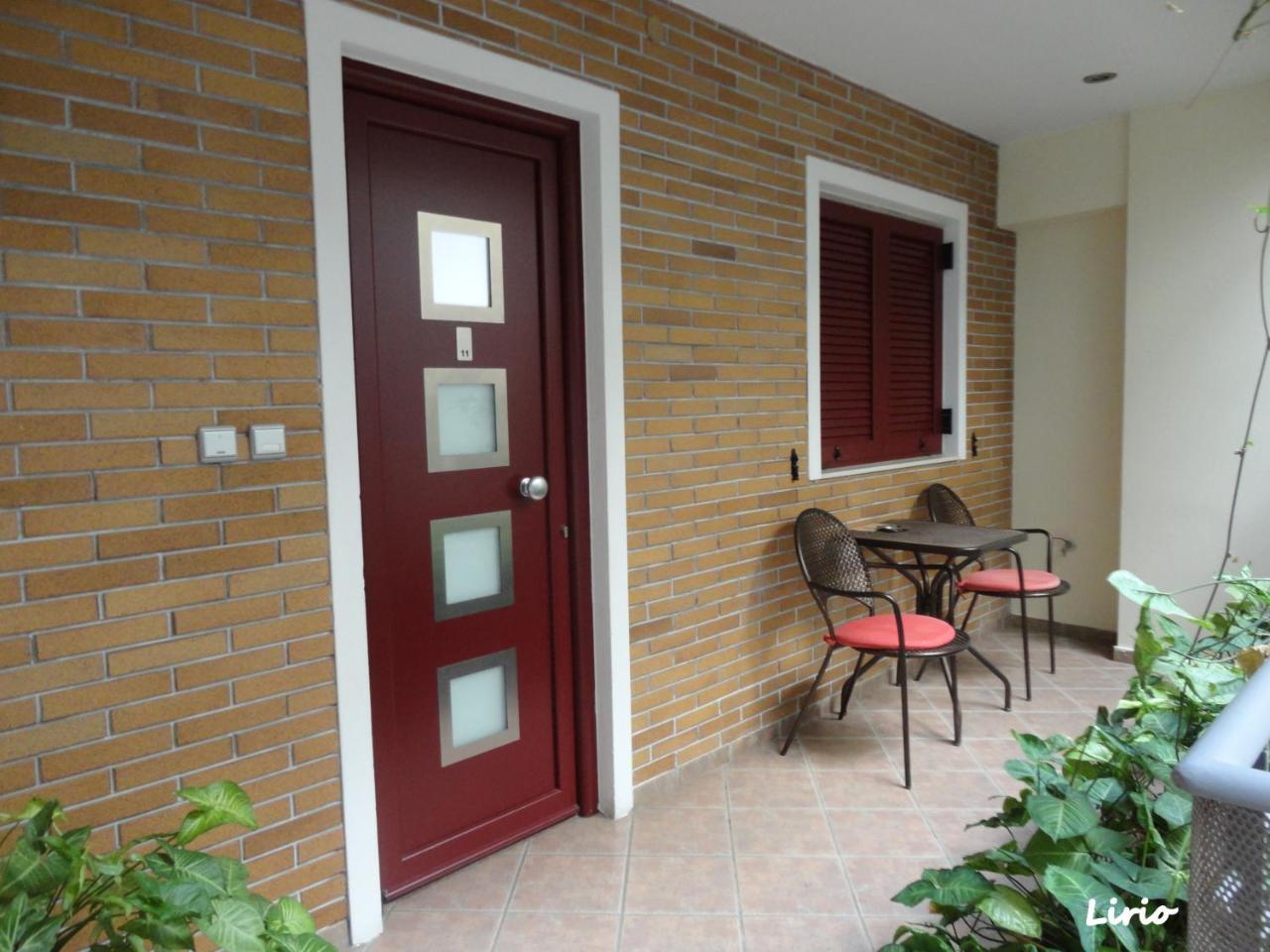 Lirio Guest House Makrakómi エクステリア 写真