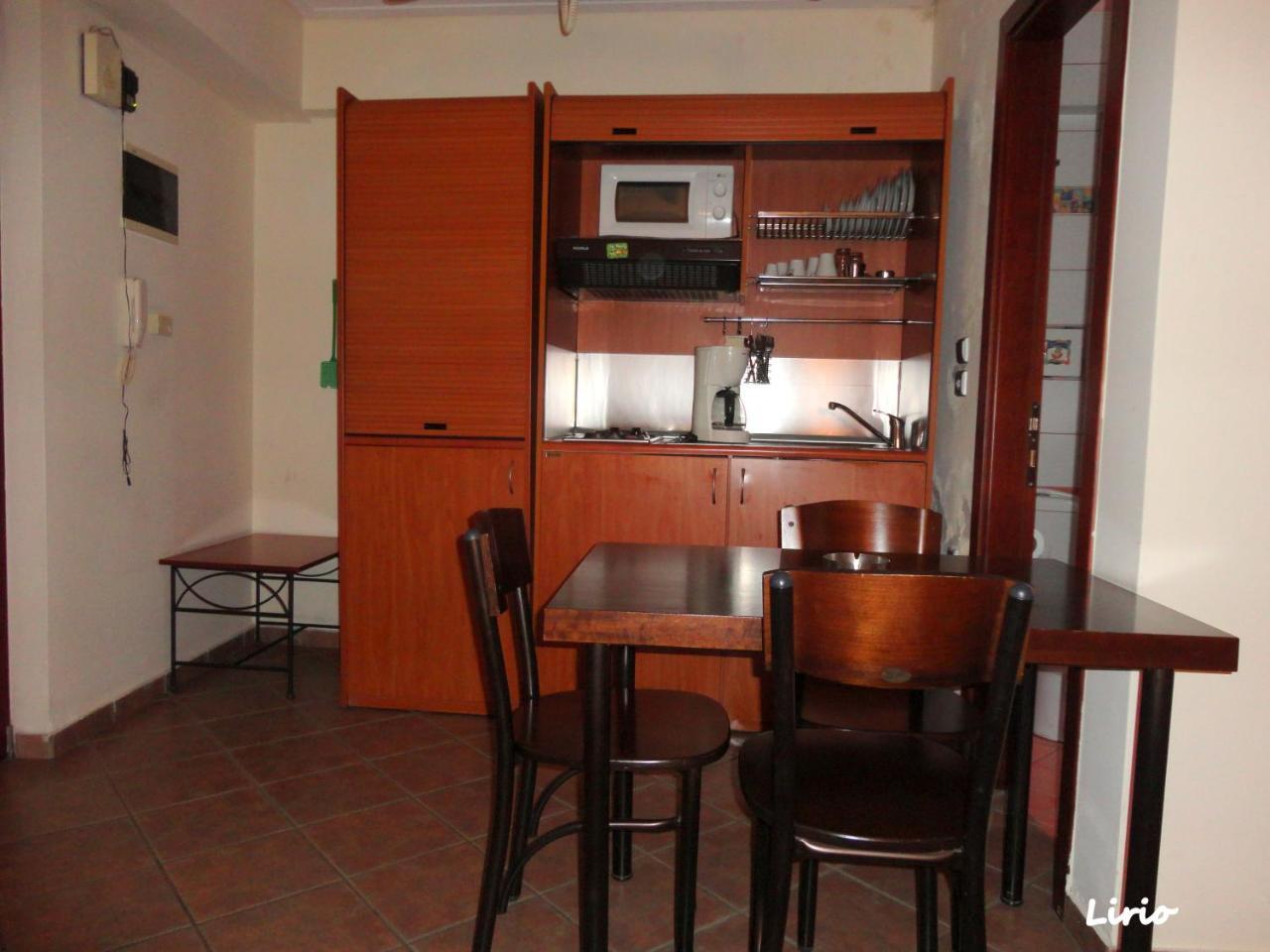 Lirio Guest House Makrakómi エクステリア 写真