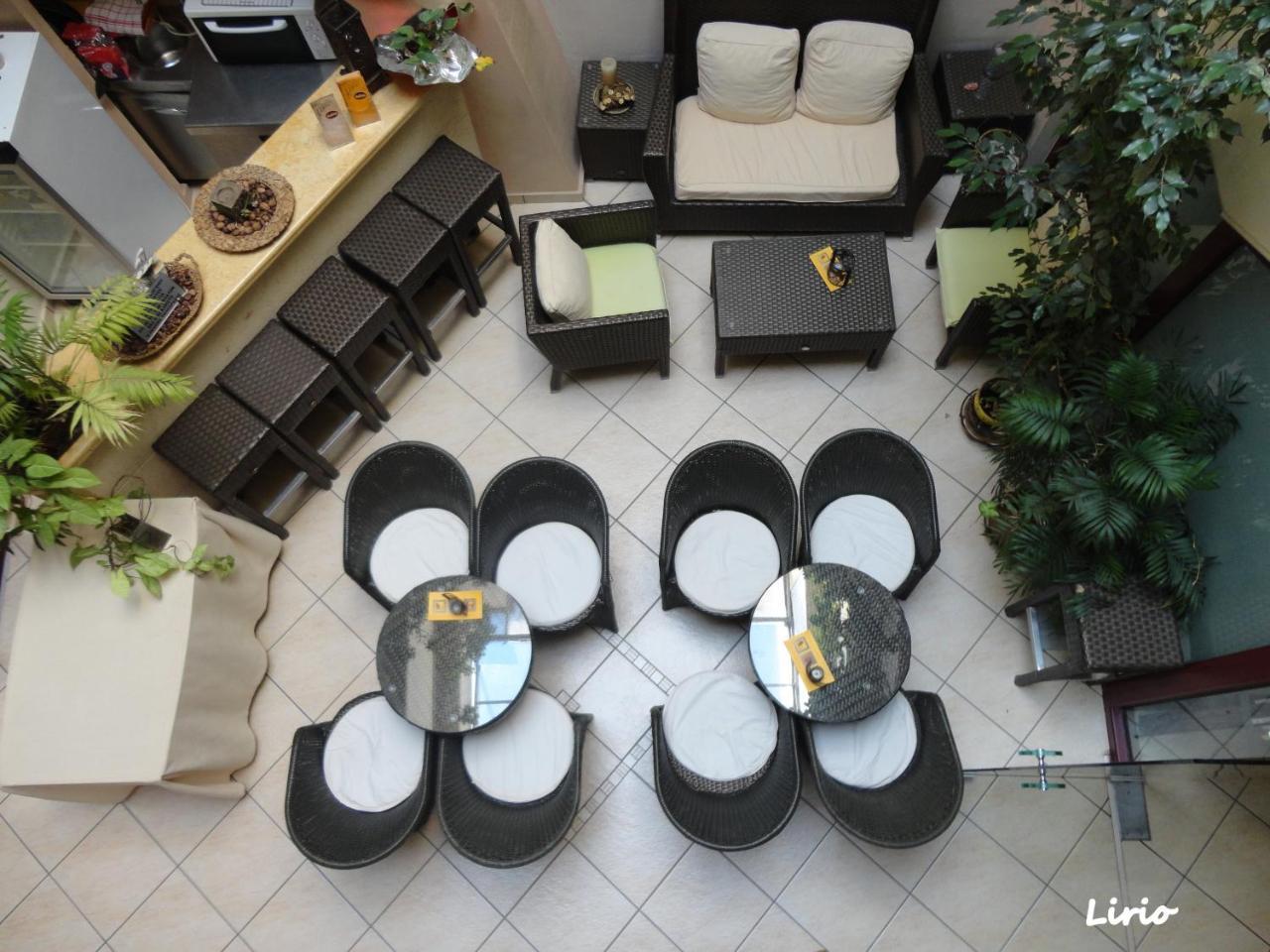 Lirio Guest House Makrakómi エクステリア 写真