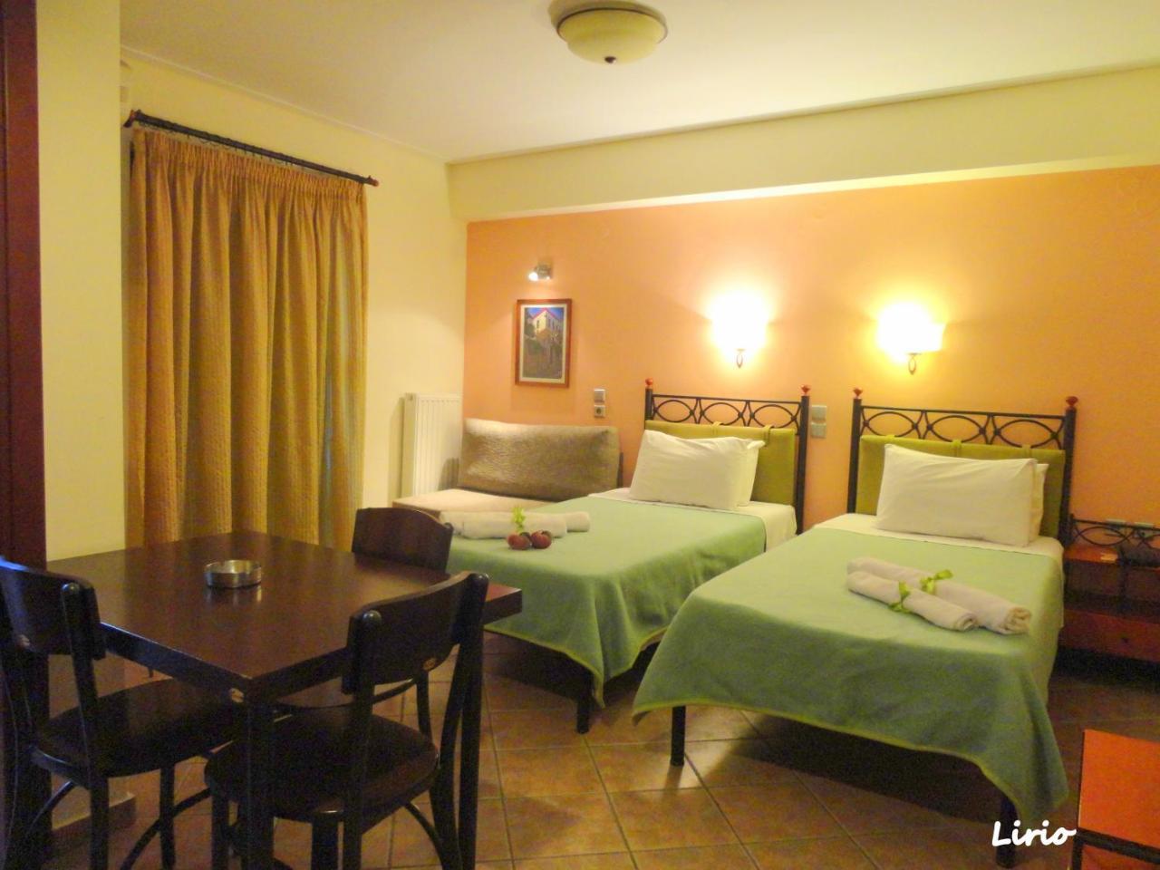 Lirio Guest House Makrakómi エクステリア 写真